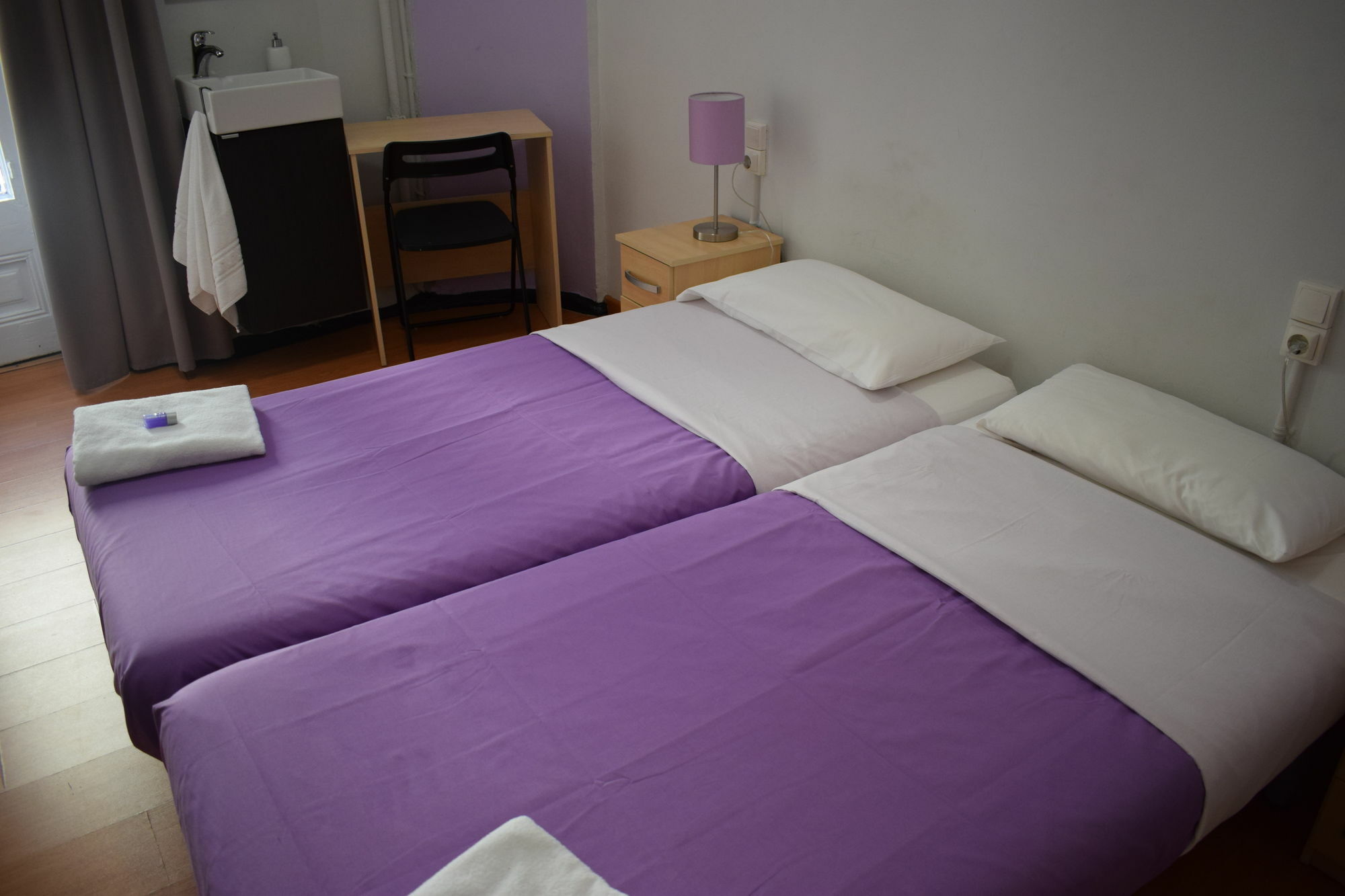 Hostal Mimi Las Ramblas Barcelona Exterior photo